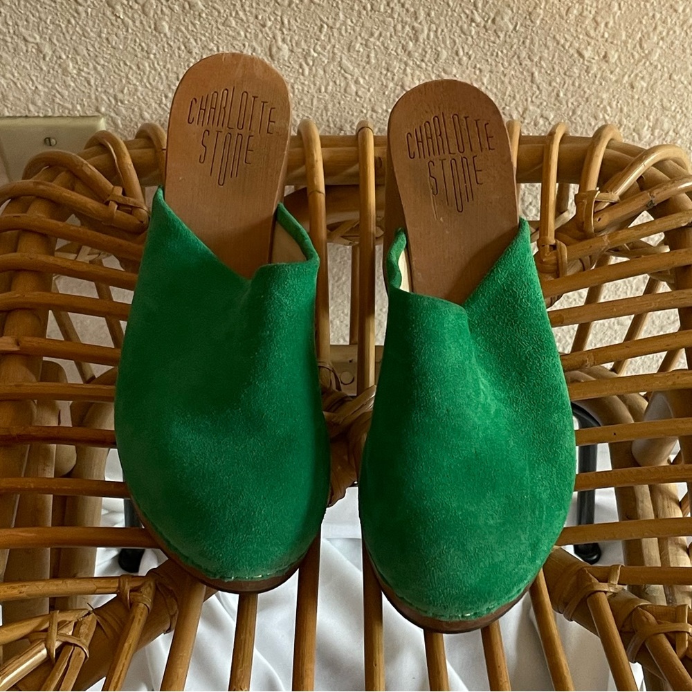 Charlotte Stone gorgeous kelly green suede heeled clogs. Size 8.
